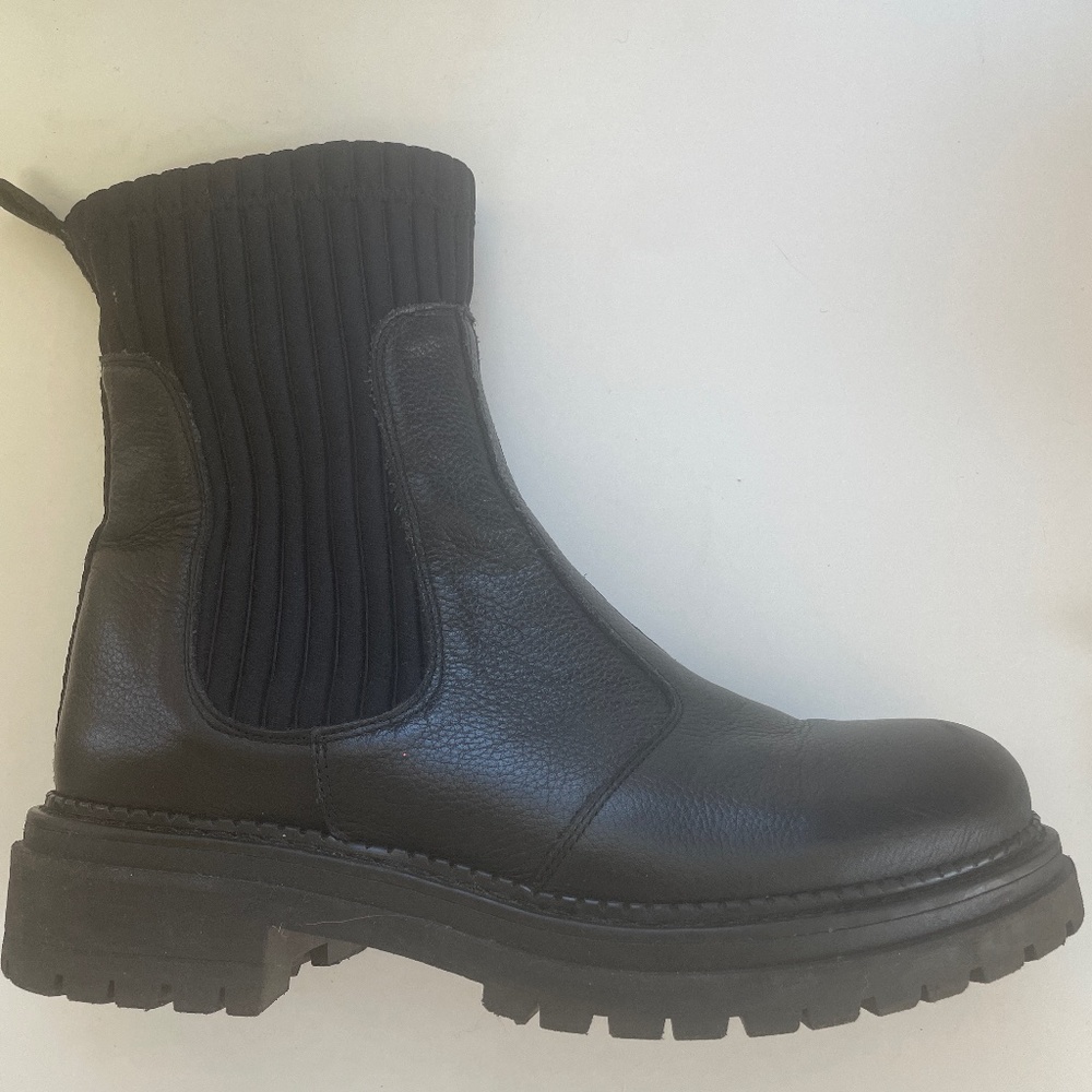 Anthropologie Chelsea Boots Knit -Black